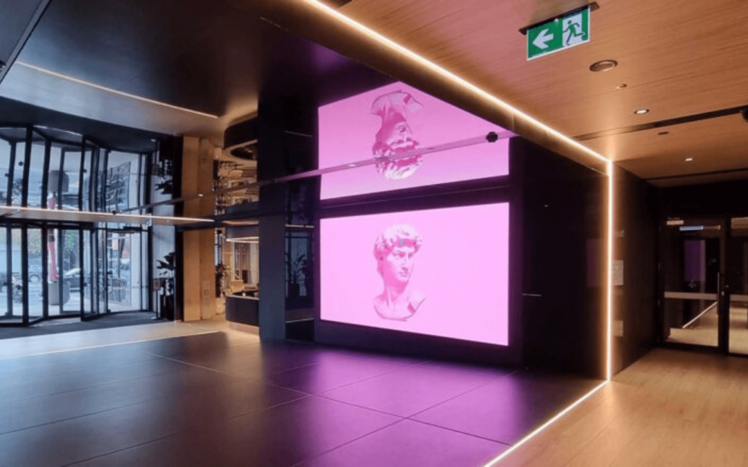 What is Digital signage and how is it different from Static signage?
